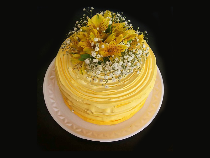 bolo-comemoracoes-diversas-chantilly-decorado