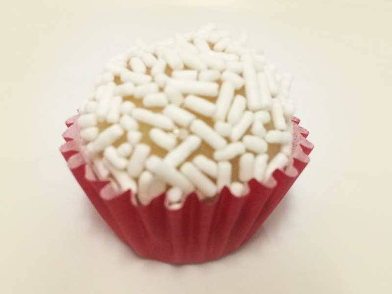 brigadeiro-branco-confeitaria-grupo-meridional