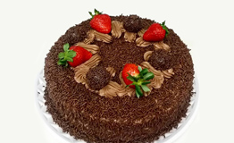 mini-bolo-chocolate-brigadeiro-e-morango